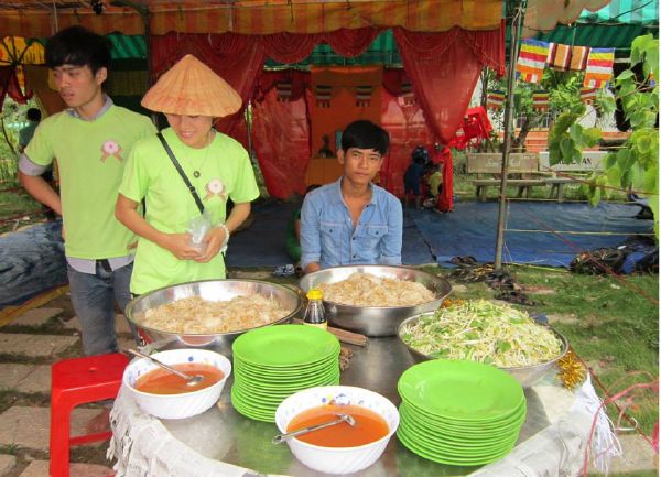 Đồng Tháp: Gieo duyên lành với Tam Bảo trong Phiên Chợ Quê Hương