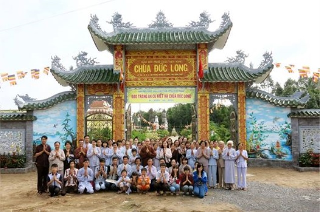 Đồng Tháp: Chùa Hoa Lâm cúng dường trường hạ