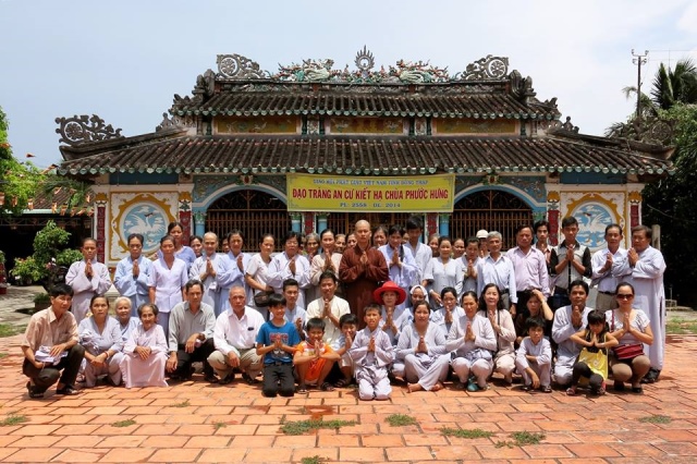 Đồng Tháp: Chùa Hoa Lâm cúng dường trường hạ