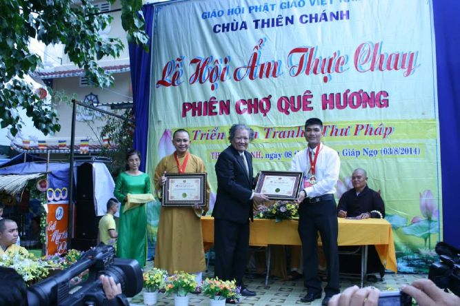 TP.HCM: Trao kỷ Lục Kinh Thư Pháp Vu Lan và Lễ Hội Ẩm Thực Chay Chùa Thiên Chánh