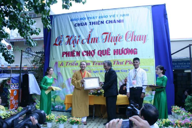 TP.HCM: Trao kỷ Lục Kinh Thư Pháp Vu Lan và Lễ Hội Ẩm Thực Chay Chùa Thiên Chánh