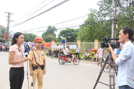 Thái Nguyên: “Chúng Tôi Đồng Hành Cùng Các Bạn” Mùa Thi 2014