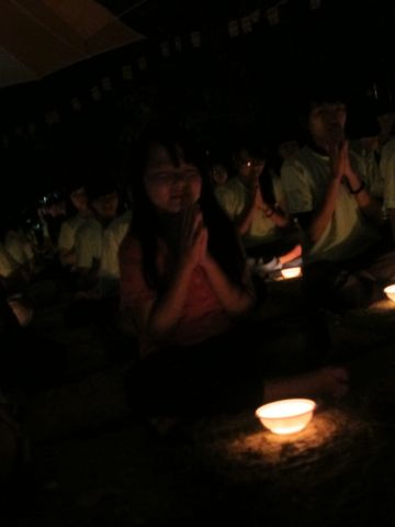 Đồng Tháp: Lung linh ngọn nến tri ân tại chùa Quê Hương