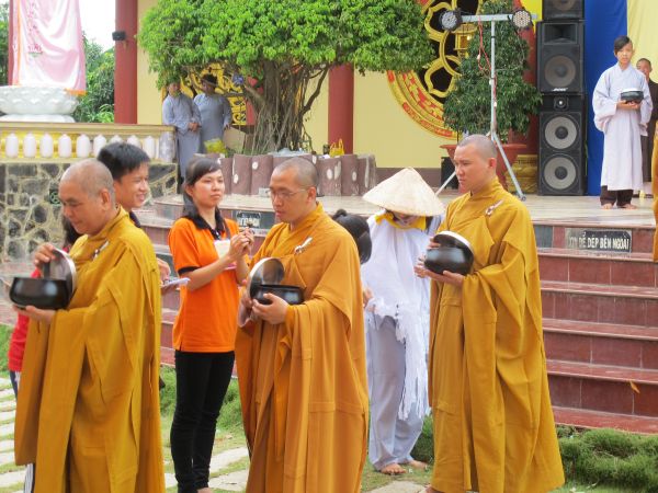 Đồng Tháp: Gieo duyên lành với Tam Bảo trong Phiên Chợ Quê Hương