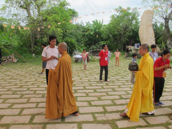 Đồng Tháp: Gieo duyên lành với Tam Bảo trong Phiên Chợ Quê Hương