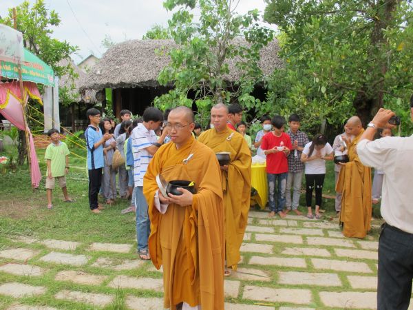 Đồng Tháp: Gieo duyên lành với Tam Bảo trong Phiên Chợ Quê Hương