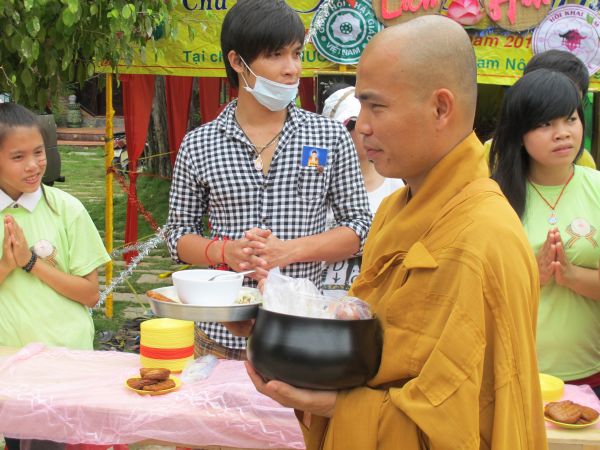 Đồng Tháp: Gieo duyên lành với Tam Bảo trong Phiên Chợ Quê Hương