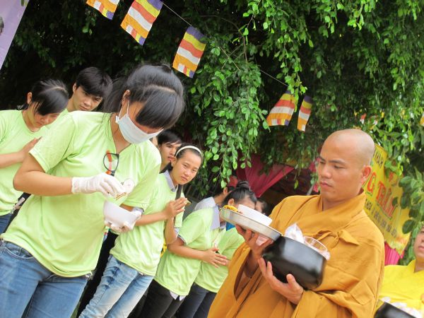 Đồng Tháp: Gieo duyên lành với Tam Bảo trong Phiên Chợ Quê Hương