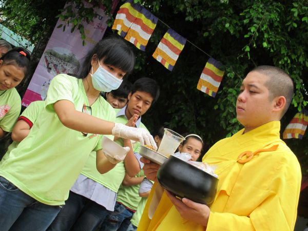 Đồng Tháp: Gieo duyên lành với Tam Bảo trong Phiên Chợ Quê Hương