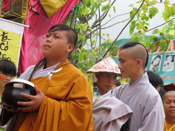 Đồng Tháp: Gieo duyên lành với Tam Bảo trong Phiên Chợ Quê Hương
