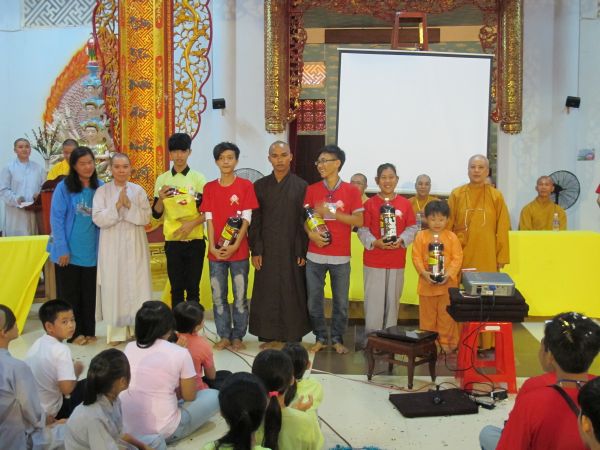 Đồng Tháp: Đong đầy cảm xúc lễ bế mạc khóa tu Tuổi trẻ &amp; Cuộc sống lần VII