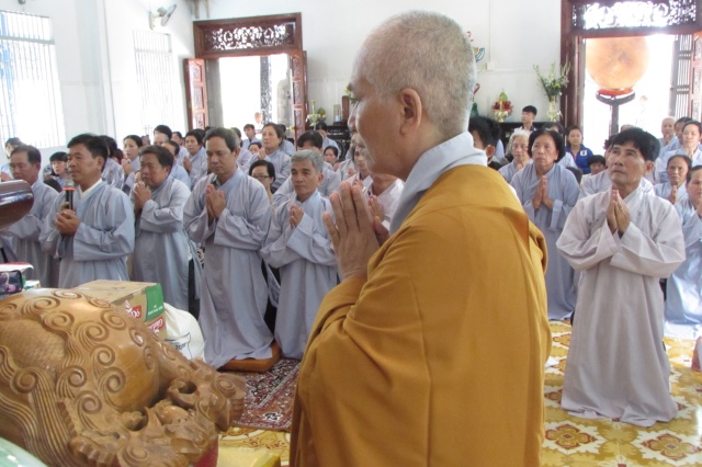 Đồng Tháp: Chùa Hoa Lâm cúng dường trường hạ