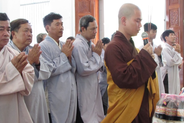 Đồng Tháp: Chùa Hoa Lâm cúng dường trường hạ