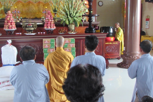 Đồng Tháp: Chùa Hoa Lâm cúng dường trường hạ