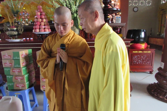 Đồng Tháp: Chùa Hoa Lâm cúng dường trường hạ