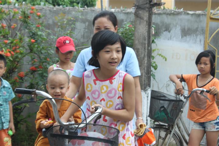 Thái Bình: Chùa Từ Xuyên từ thiện tại bệnh viên phong Văn Môn