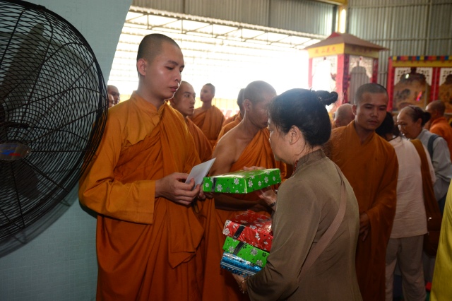 Quỹ Từ thiện Đạo Phật Ngày Nay: Cúng dường trường Hạ các tỉnh Miền Tây
