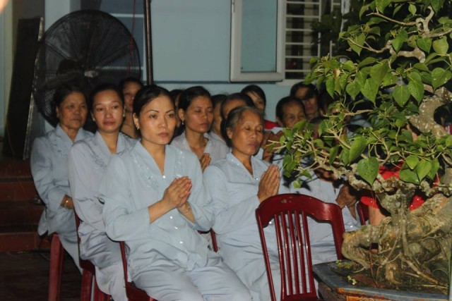 Thái Bình: Lễ Vu Lan – Bông hồng cái áo tại tư gia