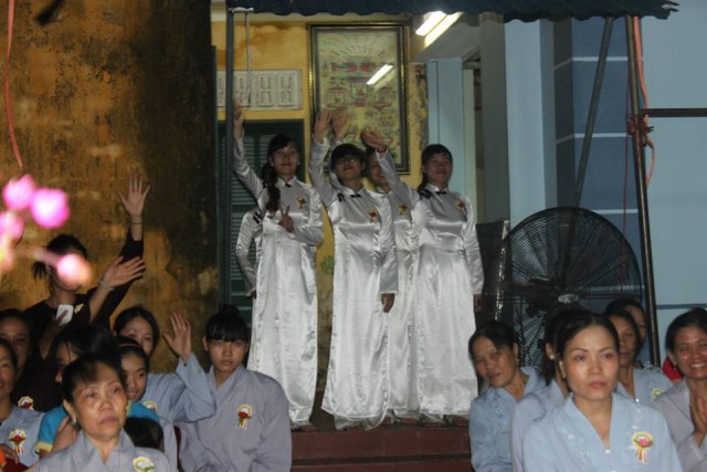 Thái Bình: Lễ Vu Lan – Bông hồng cái áo tại tư gia