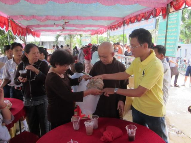 Gia đình Phật tử chùa Đại Phước với Hội chợ Mùa hiếu hạnh