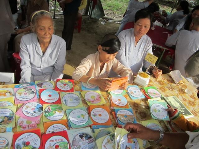 Gia đình Phật tử chùa Đại Phước với Hội chợ Mùa hiếu hạnh