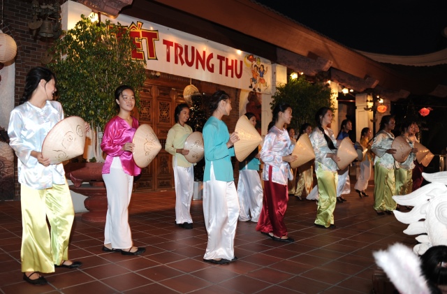 Hoa Kỳ: Vui tết Trung Thu 2014 tại chùa Đức Viên - San Jose