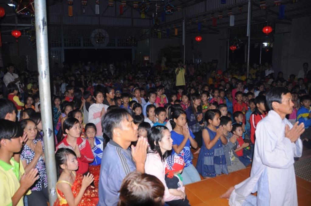 Chùa Liên Hoa Kiến Đức tổ chức trung thu cho các em thiếu nhi các trường nghèo địa bàn