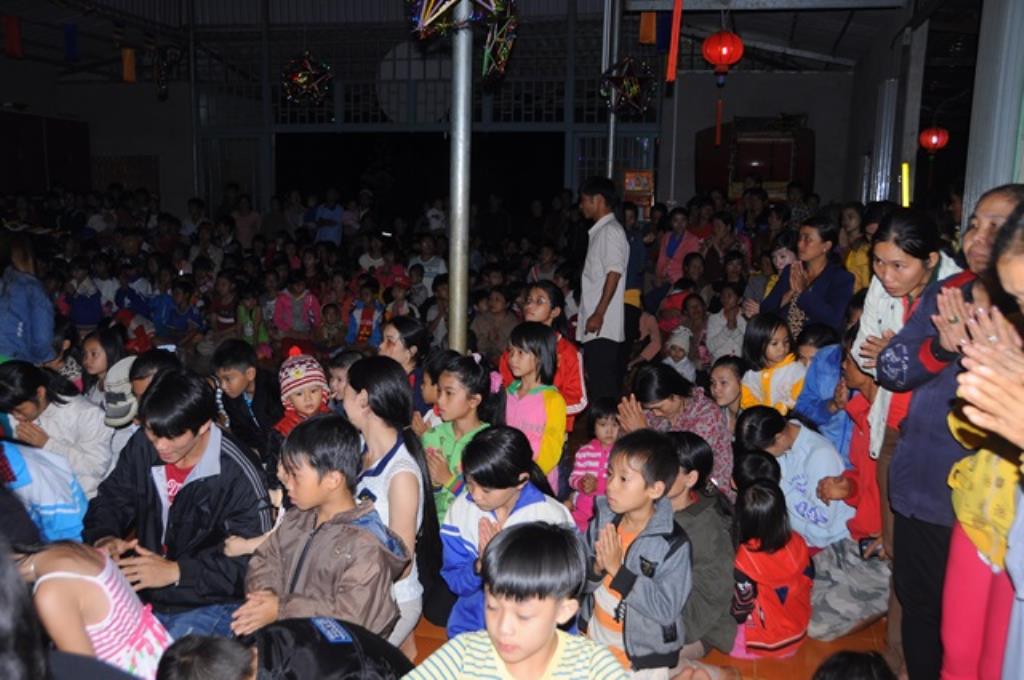Chùa Liên Hoa Kiến Đức tổ chức trung thu cho các em thiếu nhi các trường nghèo địa bàn