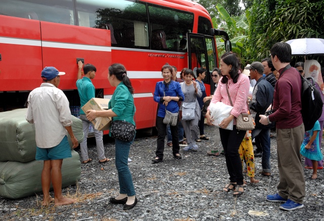 Quỹ từ thiện Đạo Phật Ngày Nay: Giảng pháp và tặng quà cho làng người mù, người tàn tật tại Sóc Trăng, Bạc Liêu