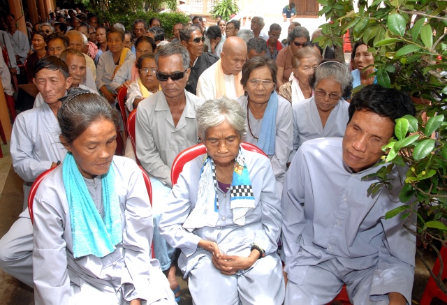 Quỹ từ thiện Đạo Phật Ngày Nay: Giảng pháp và tặng quà cho làng người mù, người tàn tật tại Sóc Trăng, Bạc Liêu
