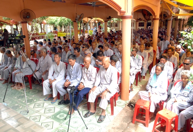 Quỹ từ thiện Đạo Phật Ngày Nay: Giảng pháp và tặng quà cho làng người mù, người tàn tật tại Sóc Trăng, Bạc Liêu