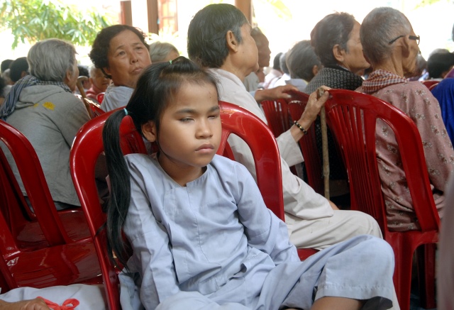 Quỹ từ thiện Đạo Phật Ngày Nay: Giảng pháp và tặng quà cho làng người mù, người tàn tật tại Sóc Trăng, Bạc Liêu