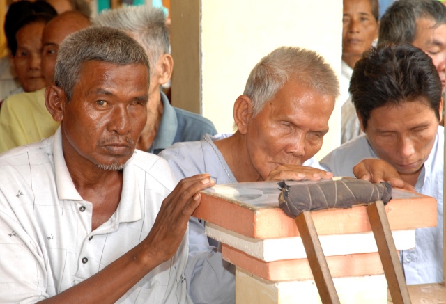 Quỹ từ thiện Đạo Phật Ngày Nay: Giảng pháp và tặng quà cho làng người mù, người tàn tật tại Sóc Trăng, Bạc Liêu