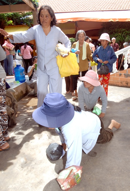 Quỹ từ thiện Đạo Phật Ngày Nay: Giảng pháp và tặng quà cho làng người mù, người tàn tật tại Sóc Trăng, Bạc Liêu