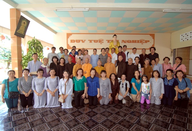 Quỹ từ thiện Đạo Phật Ngày Nay: Giảng pháp và tặng quà cho làng người mù, người tàn tật tại Sóc Trăng, Bạc Liêu