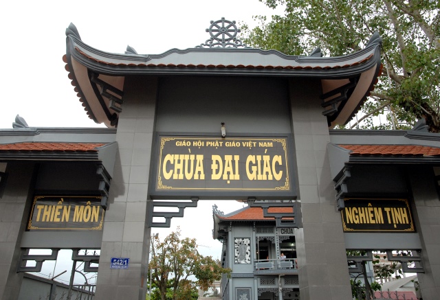 Quỹ từ thiện Đạo Phật Ngày Nay: Giảng pháp và tặng quà cho làng người mù, người tàn tật tại Sóc Trăng, Bạc Liêu