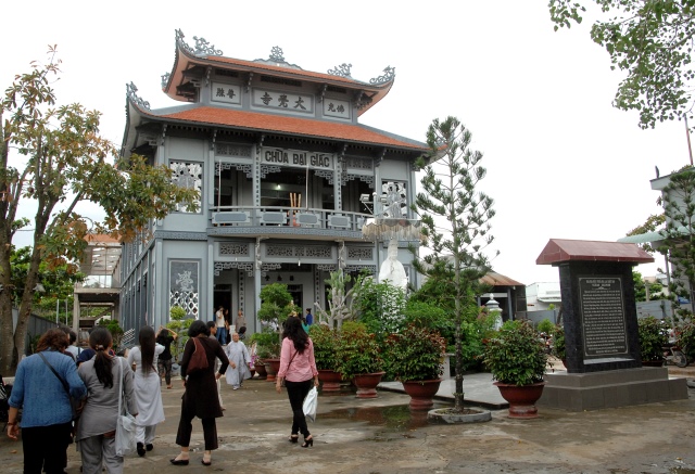 Quỹ từ thiện Đạo Phật Ngày Nay: Giảng pháp và tặng quà cho làng người mù, người tàn tật tại Sóc Trăng, Bạc Liêu