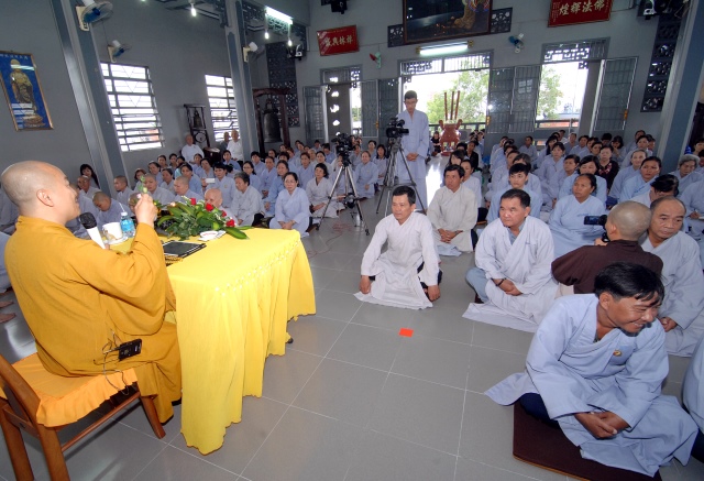 Quỹ từ thiện Đạo Phật Ngày Nay: Giảng pháp và tặng quà cho làng người mù, người tàn tật tại Sóc Trăng, Bạc Liêu