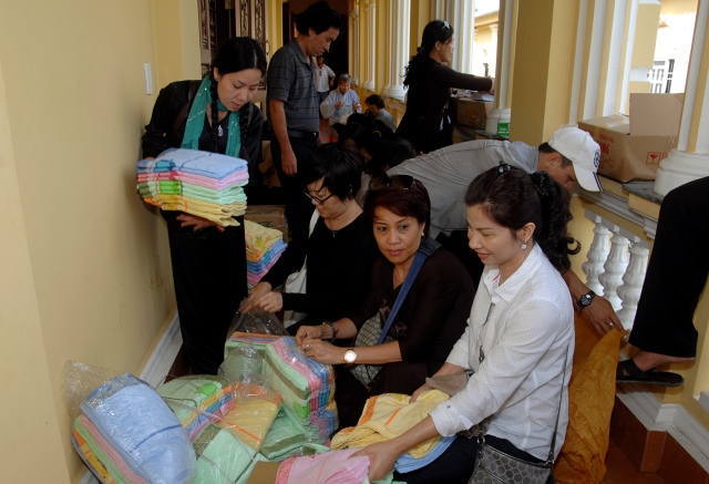 Quỹ từ thiện Đạo Phật Ngày Nay: Giảng pháp và tặng quà cho làng người mù, người tàn tật tại Sóc Trăng, Bạc Liêu