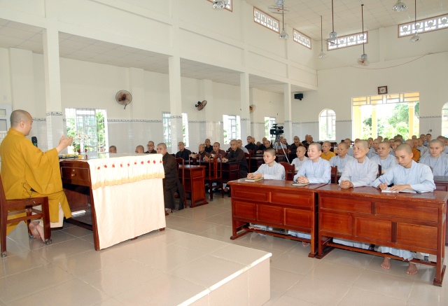 Quỹ từ thiện Đạo Phật Ngày Nay: Giảng pháp và tặng quà cho làng người mù, người tàn tật tại Sóc Trăng, Bạc Liêu