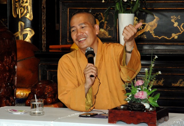 Quỹ từ thiện Đạo Phật Ngày Nay: Giảng pháp và tặng quà cho làng người mù, người tàn tật tại Sóc Trăng, Bạc Liêu
