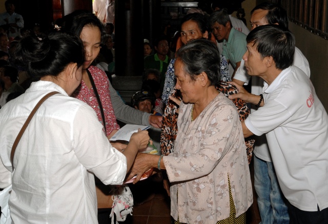Quỹ từ thiện Đạo Phật Ngày Nay: Giảng pháp và tặng quà cho làng người mù, người tàn tật tại Sóc Trăng, Bạc Liêu