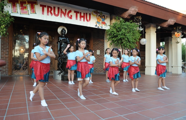 Hoa Kỳ: Vui tết Trung Thu 2014 tại chùa Đức Viên - San Jose