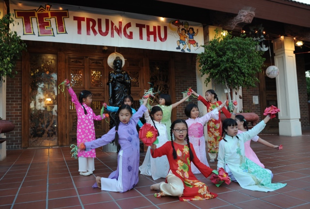 Hoa Kỳ: Vui tết Trung Thu 2014 tại chùa Đức Viên - San Jose