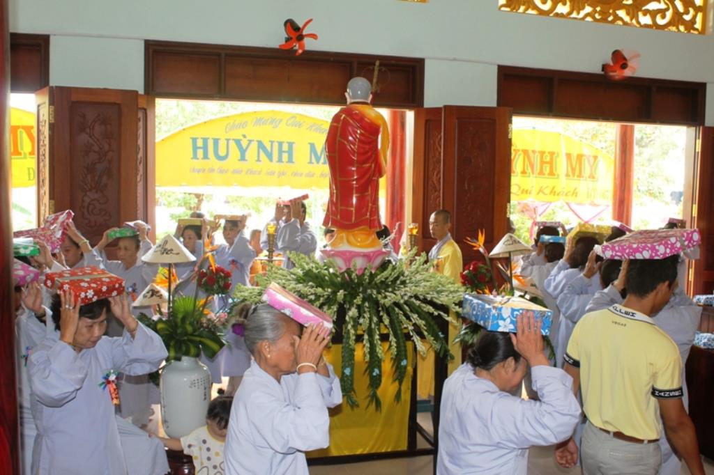 Dâng Pháp Y Chư Tăng Sinh Trường Trung Cấp