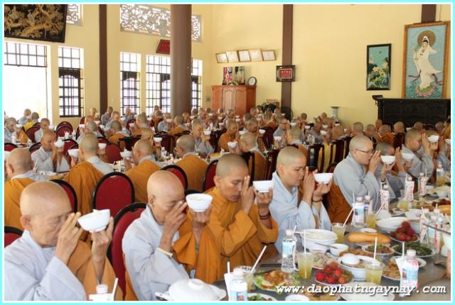 Bình Dương: Phóng Sự Ảnh: "Nét Đẹp Mùa An Cư . PL: 2558"