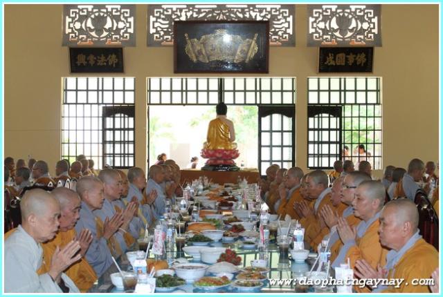 Bình Dương: Phóng Sự Ảnh: "Nét Đẹp Mùa An Cư . PL: 2558"