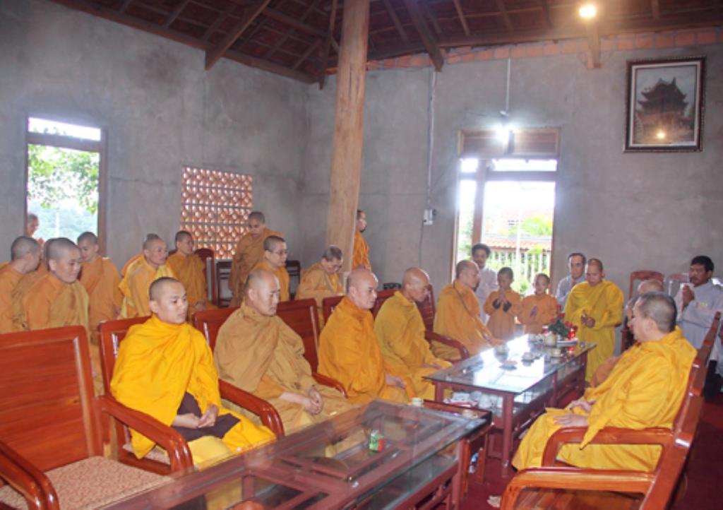 Gia Lai :Tịnh Xá Ngọc lai Chương trình Bông Hồng Cài Áo và Lễ cúng Dường Trai Tăng