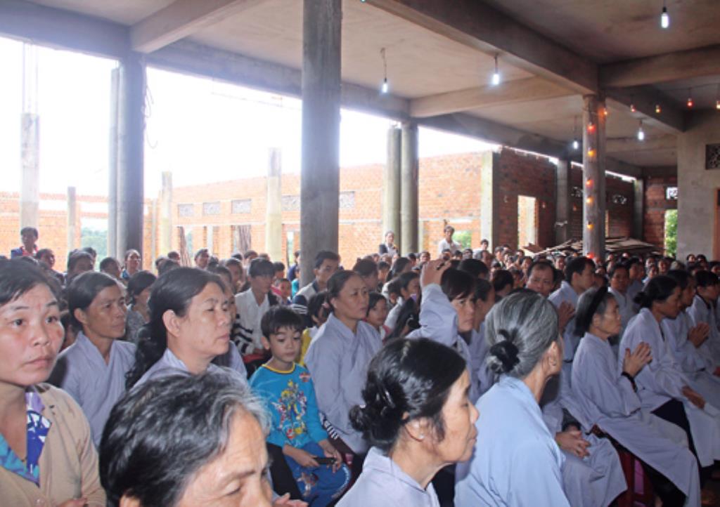 Gia Lai :Tịnh Xá Ngọc lai Chương trình Bông Hồng Cài Áo và Lễ cúng Dường Trai Tăng