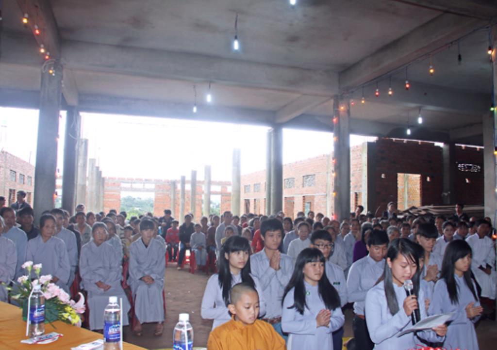 Gia Lai :Tịnh Xá Ngọc lai Chương trình Bông Hồng Cài Áo và Lễ cúng Dường Trai Tăng